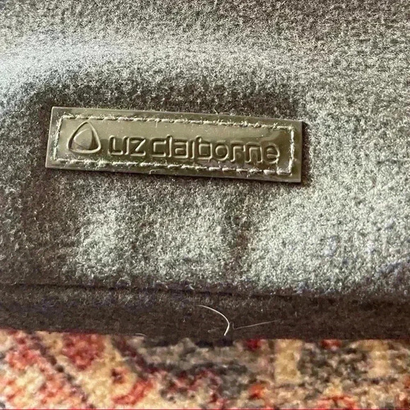 Liz Claiborne, felt clutch bag. - Picture 4 of 5